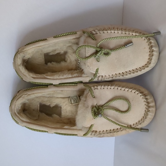UGG Dakota Moccasin Slippers Suede Shearling Size 6 - Picture 2 of 8